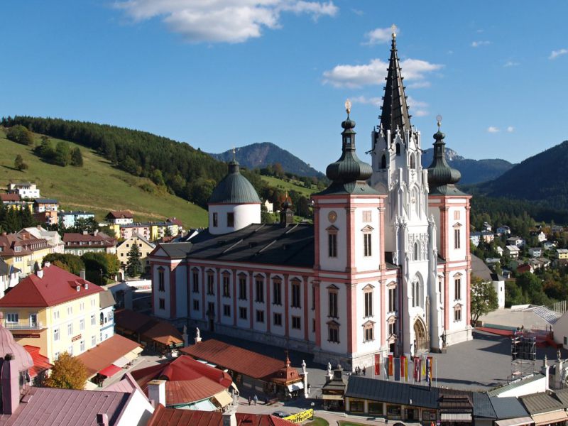 Vista de la basílica de Mariazell · tempo-tours.cz